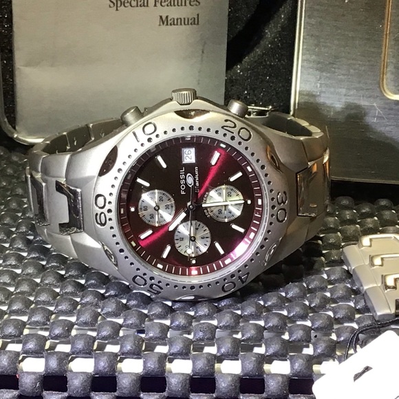 Rare Fossil Titanium w/Black Cherry dial ~ NWT - Picture 3 of 9